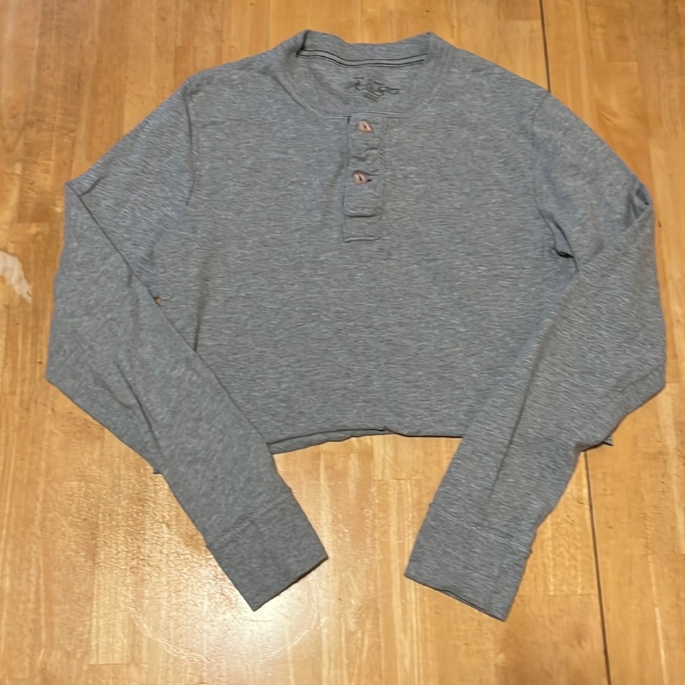 Long sleeve woman’s crop top